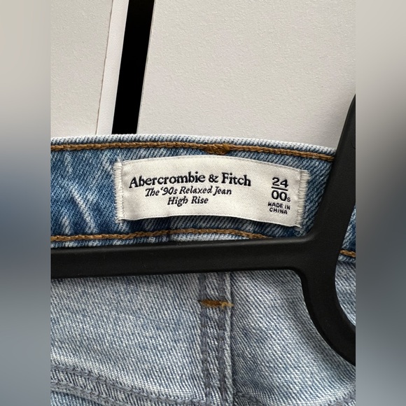 Abercrombie & Fitch 90’s Relaxed High Rise Jeans - Picture 2 of 3
